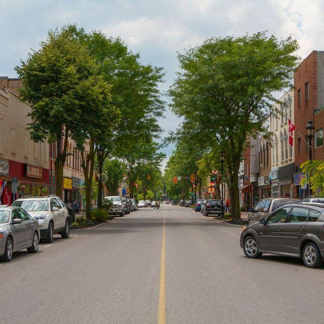 Streetview of buildings and cars in downtown Strathroy Ontario